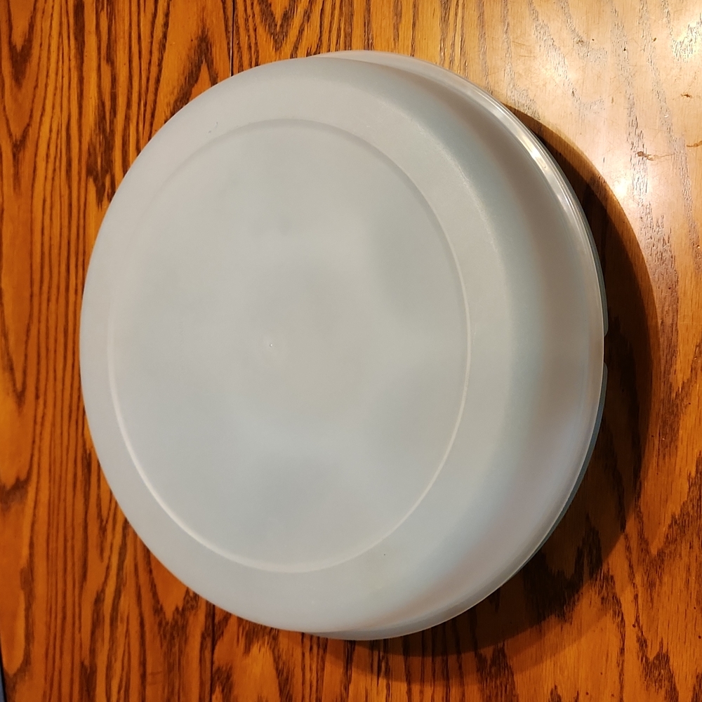 Tupperware Serving Tray with lid